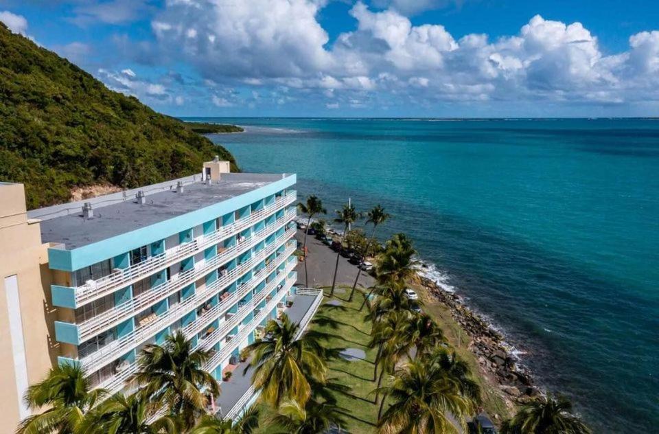 Beautiful Ocean Blue Love Oceanfront Apartment Fajardo Bagian luar foto